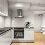Prime Location - 2 Bedroom Apartment! Берген