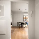 Апартаменты Prime Location - 2 Bedroom Apartment!