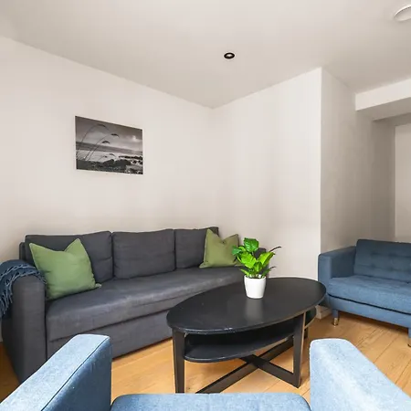 Prime Location - 2 Bedroom Apartment! Leilighet