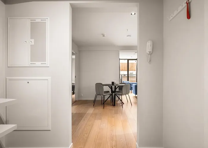 Apartment Prime Location - 2 Bedroom Apartment!